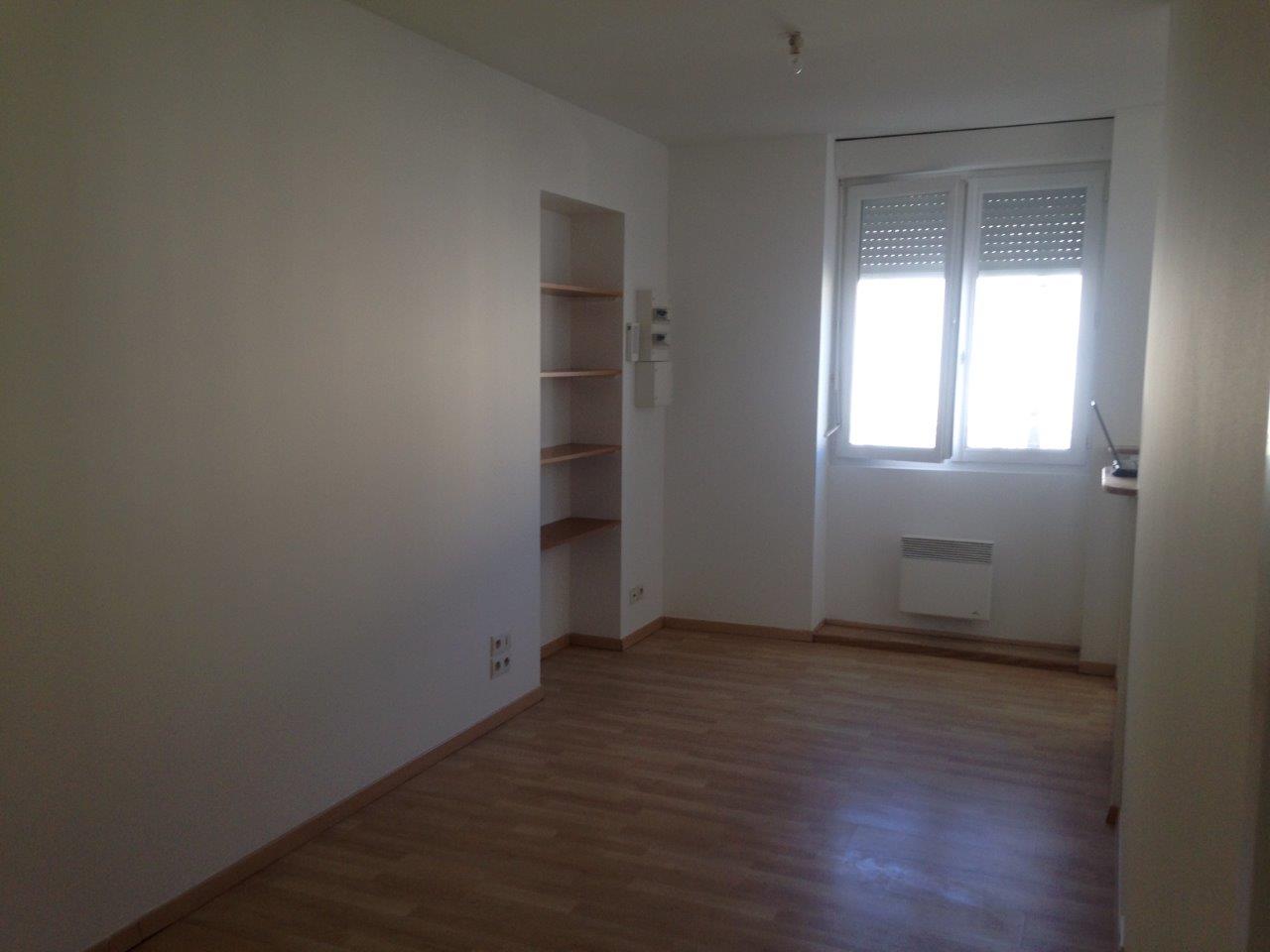  location  Appartement  T1  BIS PROCHE TOUTES COMMODITES